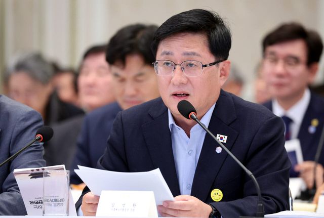 김성환 기후에너지환경부 장관이 4일 청와대 영빈관에서 열린 산업통상부, 지식재산처, 기후에너지환경부, 원자력안전위원회 등에 대한 부처 업무보고에서 보고를 하고 있다.(사진=뉴시스)