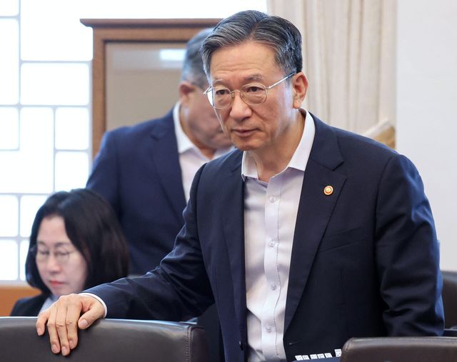 정성호 법무부 장관이 지난 4일 청와대에서 열린 이재명 대통령 주재 국무회의에 참석하고 있다. (사진=연합뉴스)
