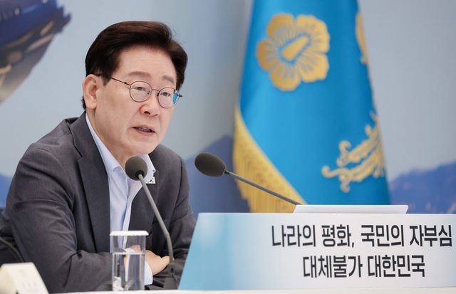 이재명 대통령이 5일 청와대 영빈관에서 열린 외교부·통일부·국방부·국가보훈부 등에 대한 부처 업무보고에서 발언하고 있다. (사진=청와대통신사진기자단)