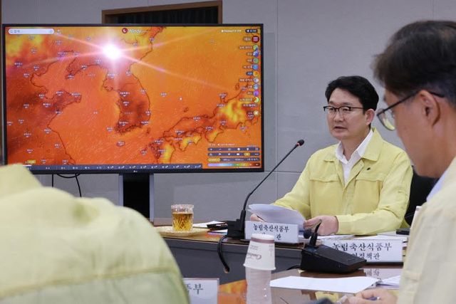 김종구 농림축산식품부 차관이 7일 정부세종청사 농림축산식품부 농업재해대책상황실에서 폭염·가뭄 대비 대응상황 점검회의를 주재하고 있다.(사진=연합뉴스)