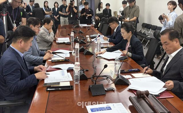 7일 오전 서울 영등포구 여의도 국회에서 6·3 지방선거 투표용지 부족 사태를 수사하기 위한 '선거관리위원회 특별검사(특검)' 국민후보추천위원회 첫 회의가 열리고 있다.(사진=공지유 기자)
