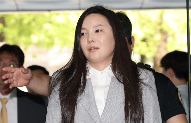 연예기획사 원헌드레드 레이블 차가원 대표가 3일 구속 전 피의자 심문(영장실질심사)을 위해 서울 서초구 서울중앙지법에 출석하고 있다. (사진= 연합뉴스)