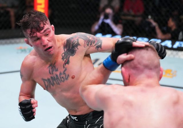 대런 엘킨스(왼쪽). 사진=UFC
