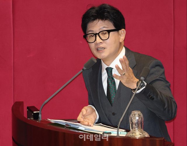 [이데일리 노진환 기자] 한동훈 무소속 의원이 10일 서울 여의도 국회에서 열린 제439차 정기회 본회의에서 한성숙 국무총리에게 외교·통일·안보 분야 대정부 질문을 하고 있다.