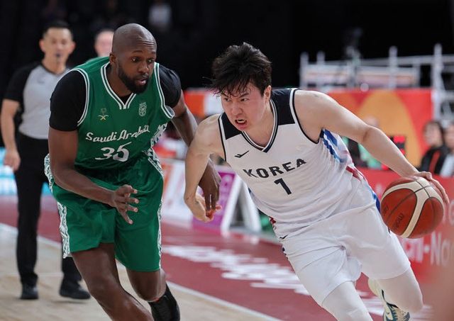 10일 일본 나고야 아이치 인터내셔널 아레나에서 열린 2026 아이치·나고야 아시안게임 남자 농구 예선 대한민국과 사우디아라비아의 경기. 한국 이현중이 돌파를 시도하고 있다. 사진=연합뉴스
