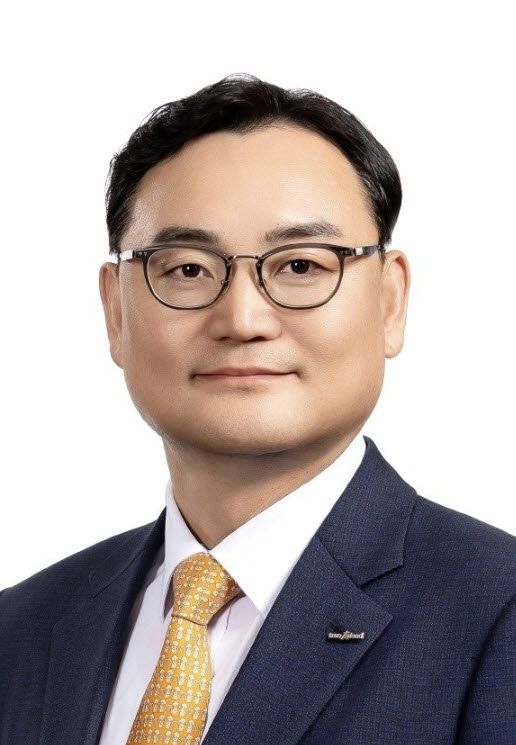 한국투자증권 GMW전략담당은 패밀리오피스 VIP고객을 위한 글로벌 자산배분, 금융자문, 세무, 가업승계, 부동산 자문 맞춤 솔루션을 제공한다. 안병원 담당은 고려대 경영학과를 졸업하고 미국 인디애나 켈리 EMBA를 졸업했으며, 현재는 한국투자증권에서 GMW전략담당을 총괄하고 있다.