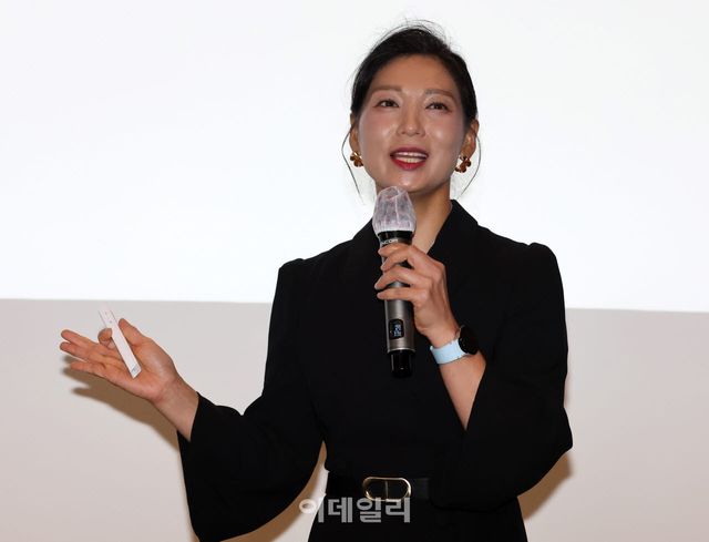 [이데일리 방인권 기자] 김예영 삼성서울병원 국제협력파트장이 10일 서울 중구 한국프레스센터에서 열린 '제13회 이데일리 글로벌 헬스케어 콘퍼런스'에서 'AI활용과 비대면 진료를 통한 외국인환자 FASTTrack구축전략'이란 주제로 발표를 하고 있다. 올해로 13회째를 맞이한 '이데일리 글로벌 헬스케어 콘퍼런스'는 글로벌 의료관광 시대를 맞아 헬스케어 산업분야의 혁신성과 전문성을 확산하고 글로벌 경쟁력을 높이기 위한 마련됐다.