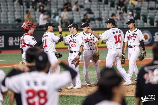 창단 첫해 남부리그 1위를 차지한 시민구단 울산웨일즈. 사진=울산웨일즈