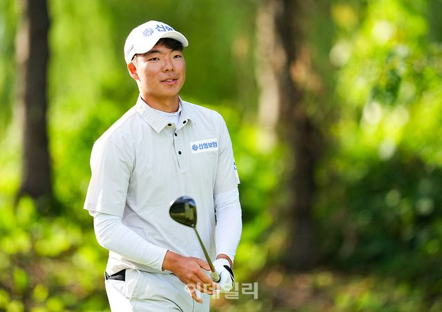 [이데일리 골프IN(검단)=조원범 기자]18일 인천시 검단구에 위치한 드림파크CC(파71.7,046yds)에서'제7회 드림파크배 아마추어골프선수권대회'최종라운드가 열린 가운데 아마추어 상현준이 1번홀에서 경기를 치르고 있다.