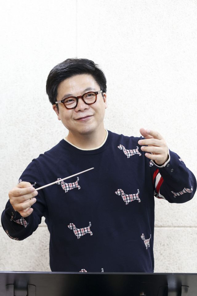 20일 서울 관악구 한 연습실에서 김형우 지휘자가 브라비시모콰이어 합창단의 연습을 지도하고 있다. (사진=이영훈 기자)
