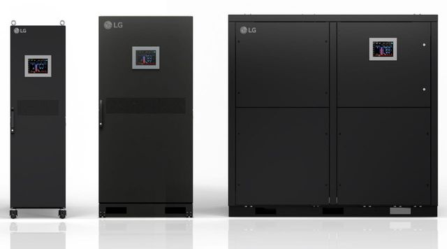 LG전자의 액체냉각 솔루션 CDU(Coolant Distribution Unit) 라인업. (좌측부터) 600㎾, 1㎿, 2.5㎿ 제품. (사진=LG전자)