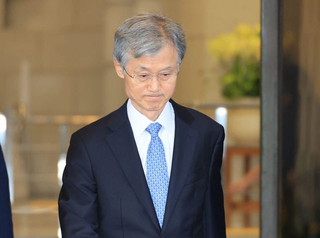 조희대 대법원장이 22일 서울 서초구 대법원을 나서고 있다. (사진=연합뉴스)