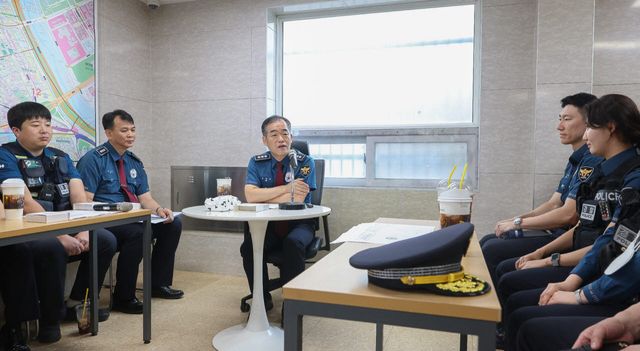 김종철 경찰청장 직무대행은 추석 연휴를 앞둔 23일 서울 영등포경찰서 중앙지구대를 방문해 민생치안 대책을 점검했다. (사진=경찰청)