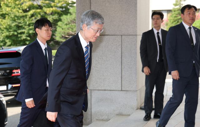 조희대 대법원장이 23일 서울 서초구 대법원으로 출근하고 있다. (사진=연합뉴스)