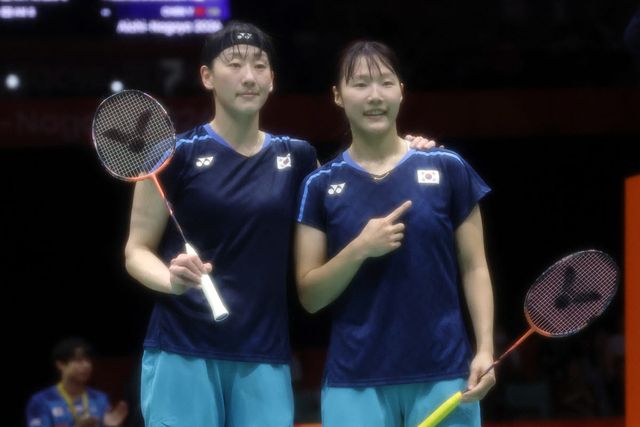 28일 일본 아이치현 이치노미야 시립체육관에서 열린 2026 아이치·나고야 아시안게임 배드민턴 여자 복식 준결승. 대한민국 이소희-백하나가 일본 우에사카 린-나카니시 기에 조를 상대로 게임스코어 2대0으로 승리한 뒤 기뻐하고 있다. 사진=연합뉴스