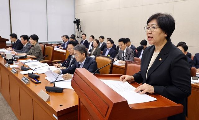 정은경 보건복지부 장관이 29일 국회에서 열린 연금개혁특별위원회 제8차 전체회의에서 업무보고를 하고 있다. (사진=연합뉴스)