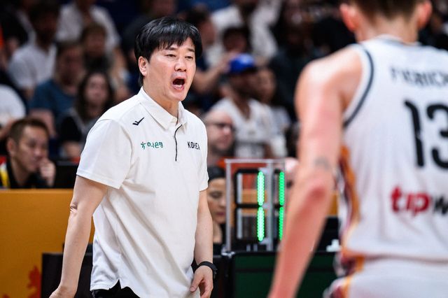 박수호 여자농구 대표팀 감독. 사진=FIVB