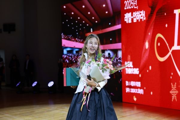 2024년 연말을 맞아 세종대학교에서 강연을 진행한 켈리 최. [사진=웰씽킹]