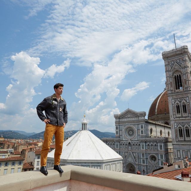 피렌체 대성당에서 기념 사진을 촬영 중인 알베르토 몬디 [사진=알베르토 몬디 인스타그램]