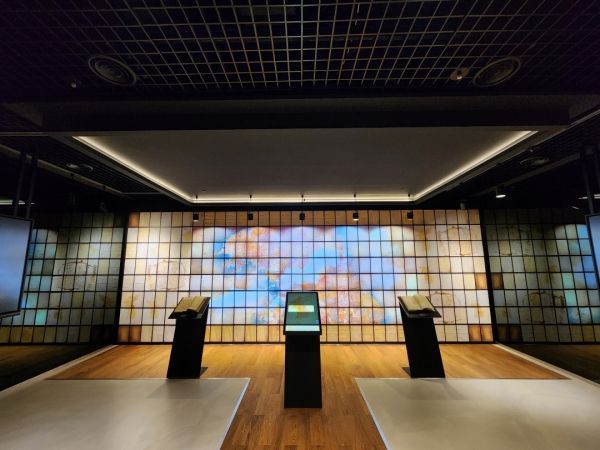 청구도 미디어월 전경(정면) [사진=국립중앙도서관]