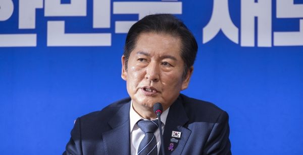 더불어민주당 정청래 대표가 20일 서울 여의도 국회에서 열린 사법개혁특별위원회 사법개혁안 발표에 참석해 사법 개혁안의 의미에 대해 설명하고 있다(사진=연합뉴스)