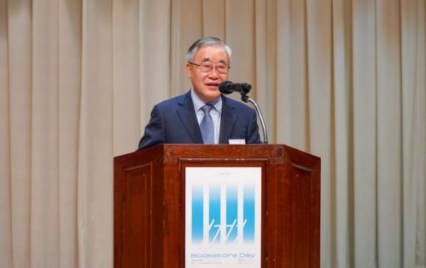 한국서점조합연합회 오명영 회장이 환영사를 하고 있다(사진=한국서접조합연합회)