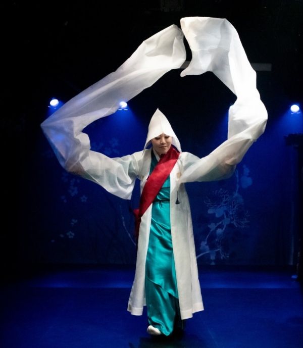 한국무용가 김윤미의 승무