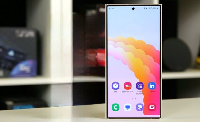 삼성전자의 차기작 갤럭시 'S24 울트라'의 유출본 모습이다. [사진=아이스 유니버스 X]