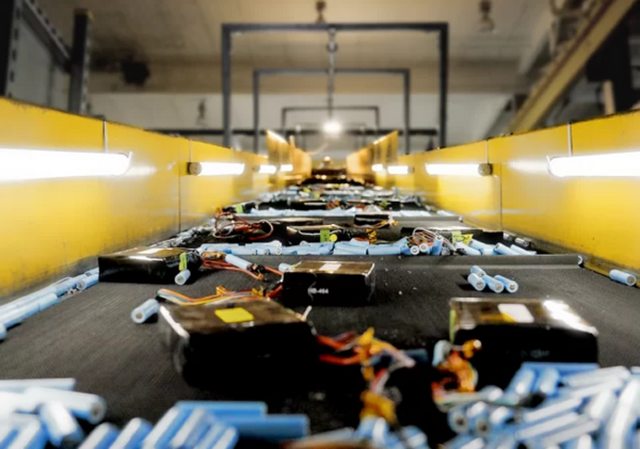 파쇄 후 원료 재활용되는 폐배터리들. [사진=Li-Cycle]