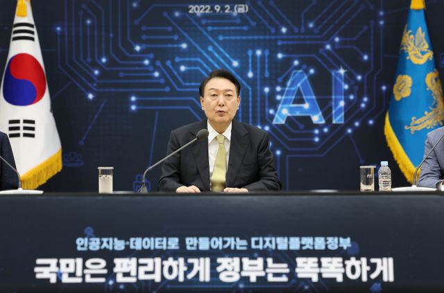 윤석열 대통령이 2일 오전 서울 용산 대통령실 청사에서 열린 디지털플랫폼정부위원회 출범식에서 발언을 하고 있다. [사진=연합뉴스]