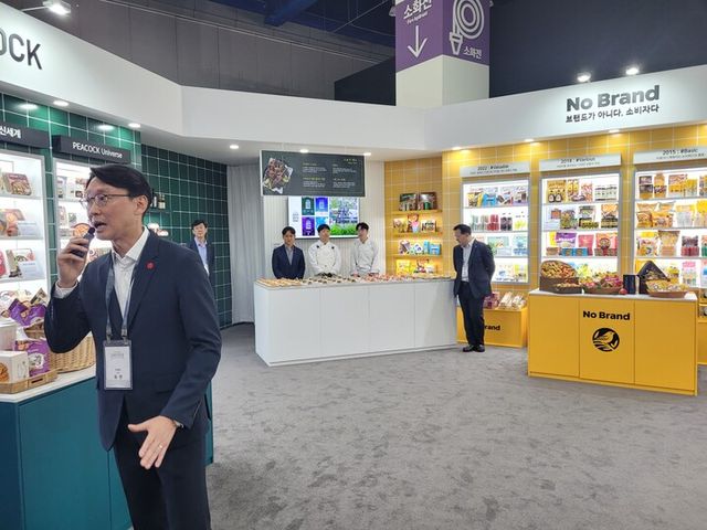이마트의 프리미엄 식품 브랜드인 ‘피코크’와 최적의 가격을 자랑하는 ‘노브랜드’는 오프라인 유통의 미래이자, 신세계그룹의 비밀병기다. [사진=김종효 기자]