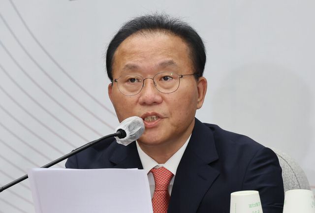 국민의힘 윤재옥 원내대표가 4일 오전 국회에서 열린 원내대책회의에서 발언하고 있다. [사진=연합뉴스]