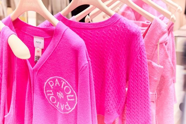 올해 패션 트렌드 중 하나인 바비코어에 맞춰 핑크색 아이템이 인기를 끌고 있다. [사진=LF]