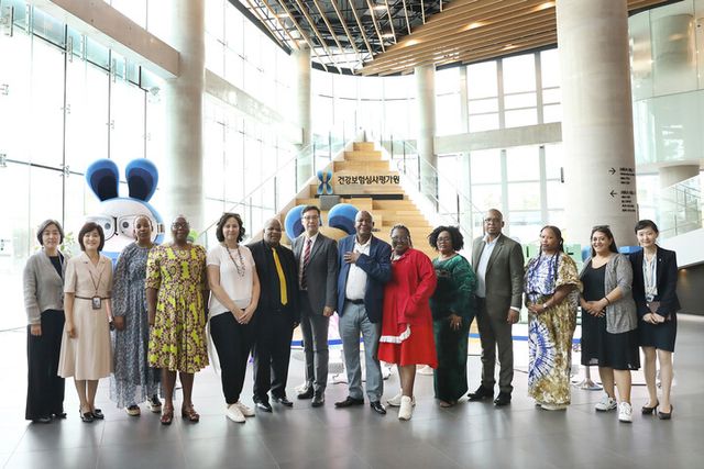 심평원이 남아공에 의료 질 관리와 효율적 보건재정 운영 업무를 소개했다. [사진=심평원]