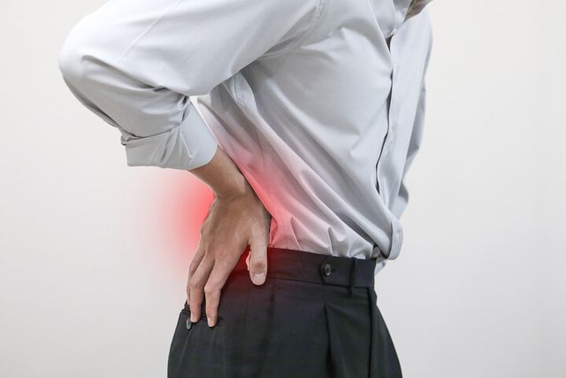 허리디스크 환자의 70~80%는 수술 없이도 호전되지만 발 처짐, 배뇨장애 등이 발생한다면 조기 수술이 필요하다. [사진=고려대의료원]