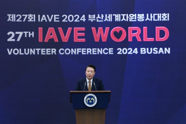 윤석열 대통령이 22일 부산항 국제전시컨벤션센터(BPEX)에서 열린 '27회 IAVE 2024 부산세계자원봉사대회' 개회식에서 축사를 하고 있다. [사진=연합뉴스]