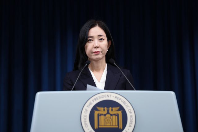 정혜전 대통령실 대변인이 22일 서울 용산 대통령실 청사에서 현안에 대해 브리핑하고 있다. [사진=연합뉴스]
