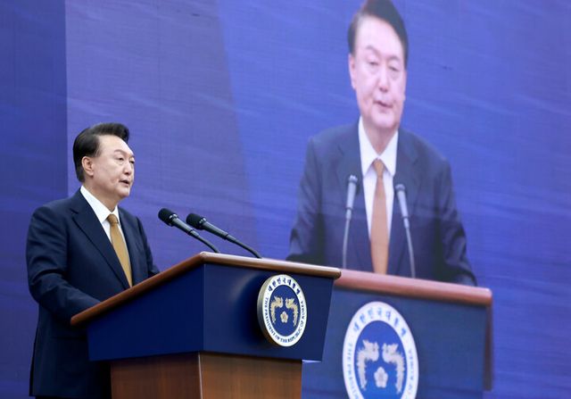 윤석열 대통령이 지난 22일 부산항국제전시컨벤션센터(BPEX)에서 열린 '27회 IAVE 2024 부산세계자원봉사대회' 개회식에서 축사를 하고 있다. [사진=연합뉴스]