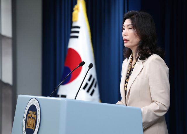 유혜미 대통령실 저출생대응수석이 27일 서울 용산 대통령실 청사에서 최근 출산율 및 저출생 대응 정책에 관해 현안 브리핑을 하고 있다. [사진=연합뉴스]