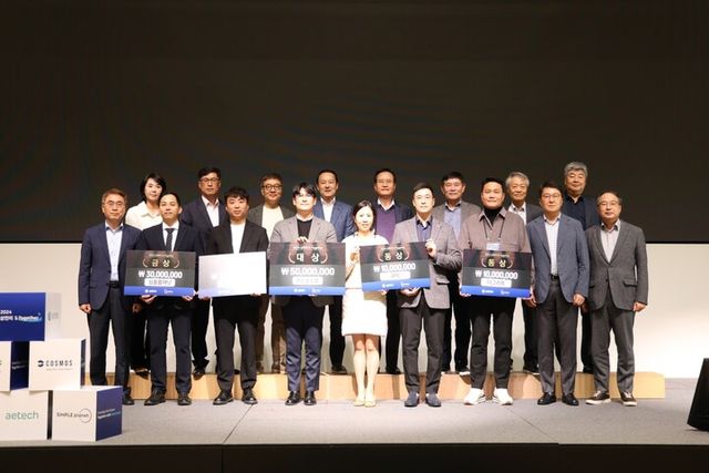 ‘S-Together(에스투게더) 데모데이 수상 스타트업과 삼천리그룹 임직원. [사진=삼천리그룹]