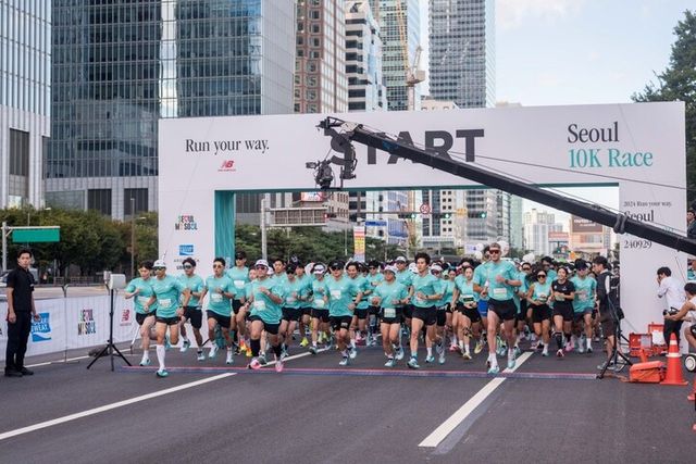 뉴발란스가 개최한 마라톤 행사 '2024 런 유어 웨이 서울 대회'. 8000여명이 참가했다. [사진=이랜드월드]