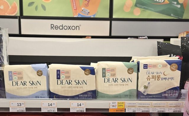 말레이시아 가디언 매장에 입점한 ‘디어스킨 에어엠보’. [사진=깨끗한나라]
