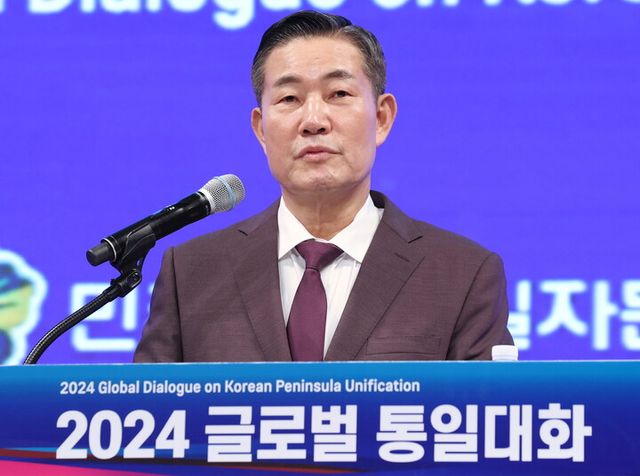 12일 오전 서울 종로구 JW메리어트동대문호텔에서 열린 '2024 글로벌 통일대화' 개막식에서 신원식 국가안보실장이 기조연설을 하고 있다. 2024.11.12