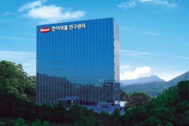 한미약품그룹 내에서 ‘3인 연합 vs. 형제’ 구도의 내부갈등까지 계속되자 기업역량이 훼손될 수 있다는 경고 메시지가 나오고 있다. [사진=한미약품]