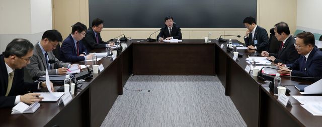 성태윤 대통령실 정책실장이 27일 용산 대통령실에서 '미국 신행정부 통상·관세 정책 관련 긴급 경제·안보 점검회의'를 열고 발언하고 있다. [사진=대통령실]