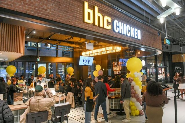 bhc 치킨 캐나다 1호점. [사진=bhc 치킨]