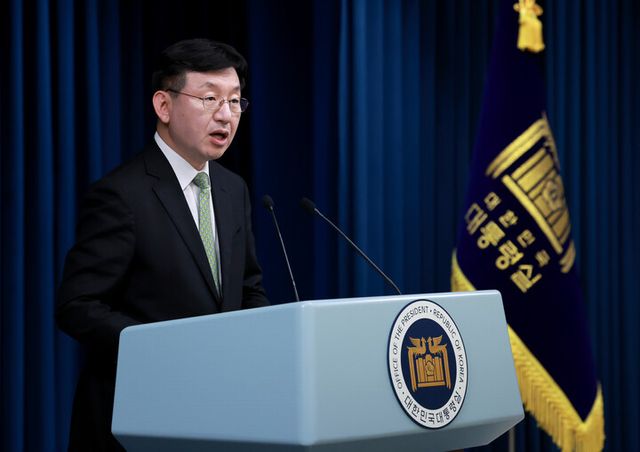 성태윤 대통령실 정책실장이 5일 서울 용산 대통령실 청사에서 국정 성과 및 향후 과제에 대한 브리핑을 하고 있다. 2024.11.5hihong@yna.co.kr