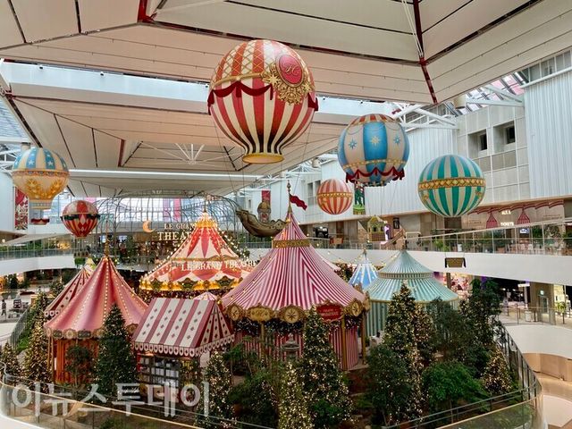 현대백화점 더현대 서울 크리스마스 장식. [사진=이채연 기자]