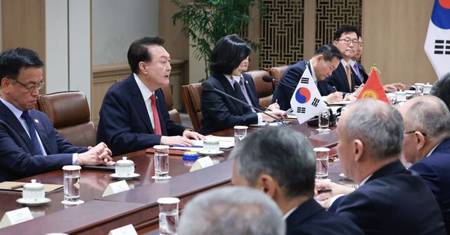 윤석열 대통령이 3일 서울 용산 대통령실에서 열린 사디르 자파로프 키르기즈공화국 대통령과의 한·키르기즈 정상회담에서 발언하고 있다. [사진=연합뉴스]