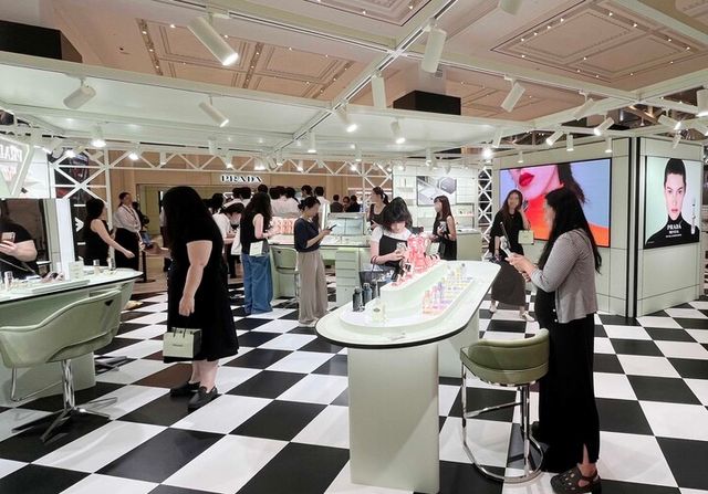 신세계백화점 강남점 프라다뷰티 팝업스토어. [사진=신세계백화점]